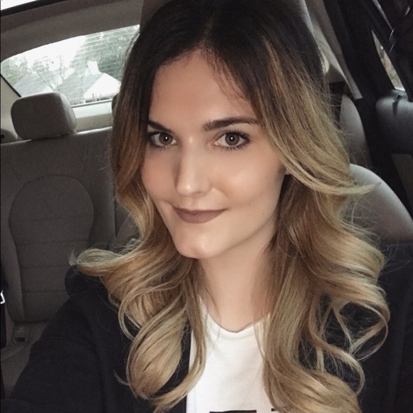 Meet your Posher, Alyssa - Picture 1 of 1